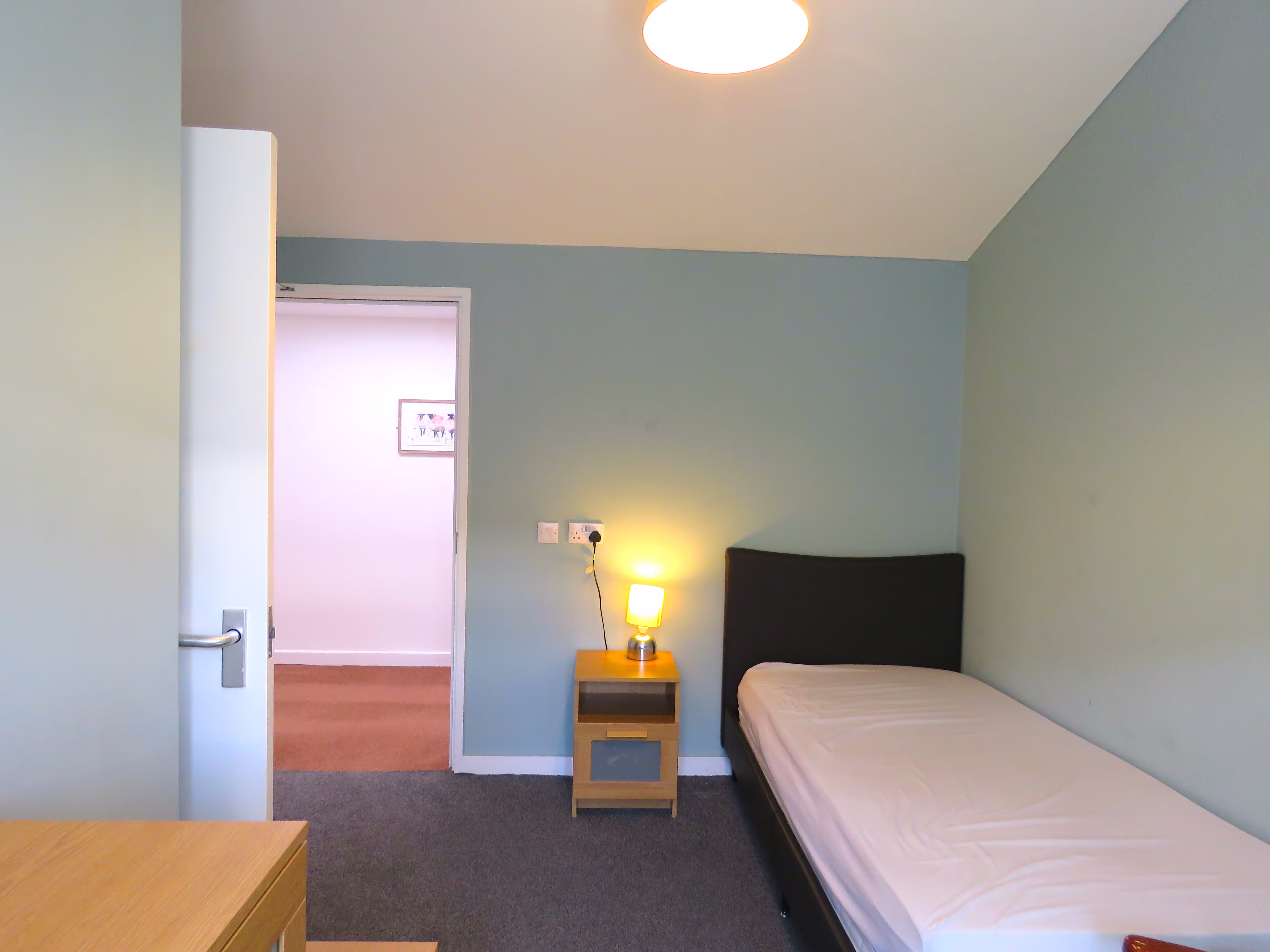 Airy Blue Room At the Courtyard, Ixworth
